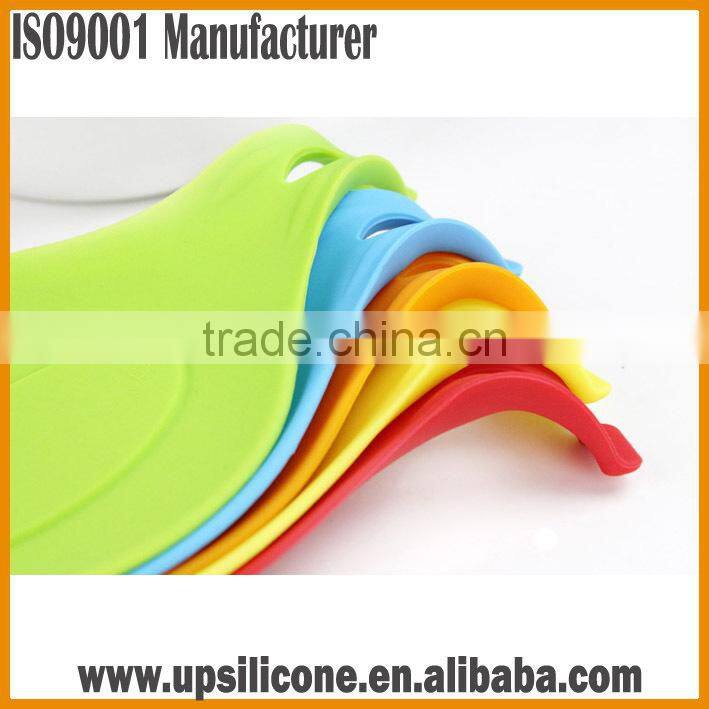 wholesale heat resistant silicone spoon holder silicone spoon rest kitchen utensil holder silicone kitchen tools