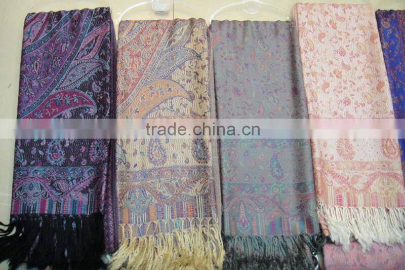 2017 The hot latest factory wholesale 100%rayon jacquard paisley floral shawl