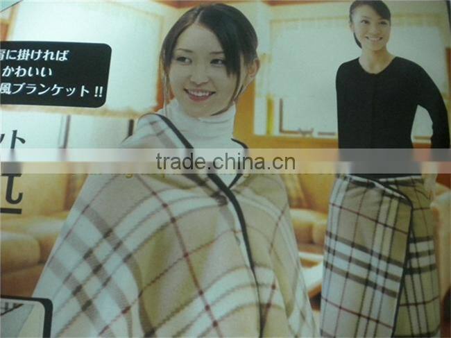 wearble 2 in 1 polar fleece pashmina blanket with pocket for hand and controller