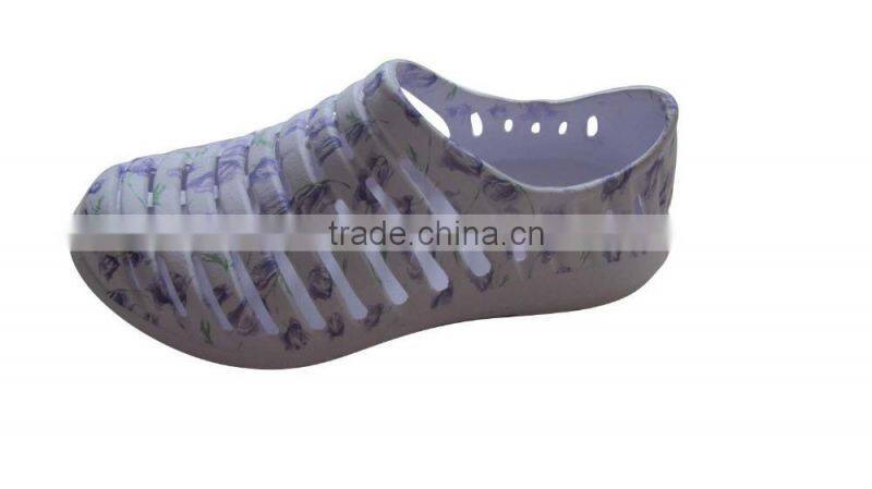 Latest femail Clogs shoes with air hole 2015
