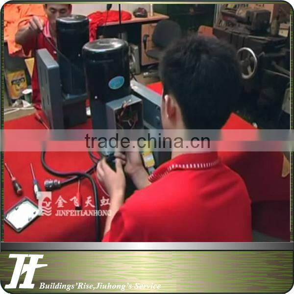 Traction hoist for suspended platform