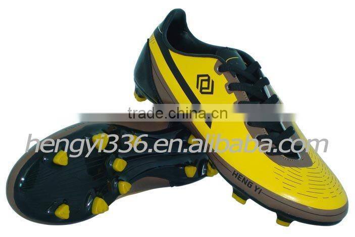 OUTDOOR SOCCER SHOES
