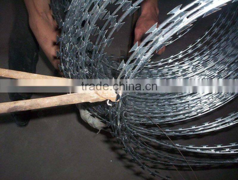 Professional maker barbed wire/barbed wire price per roll/razor barbed wire