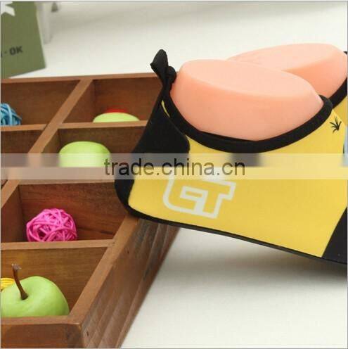 whole sale fashionable sponge bob summer beach breathable skin shoes