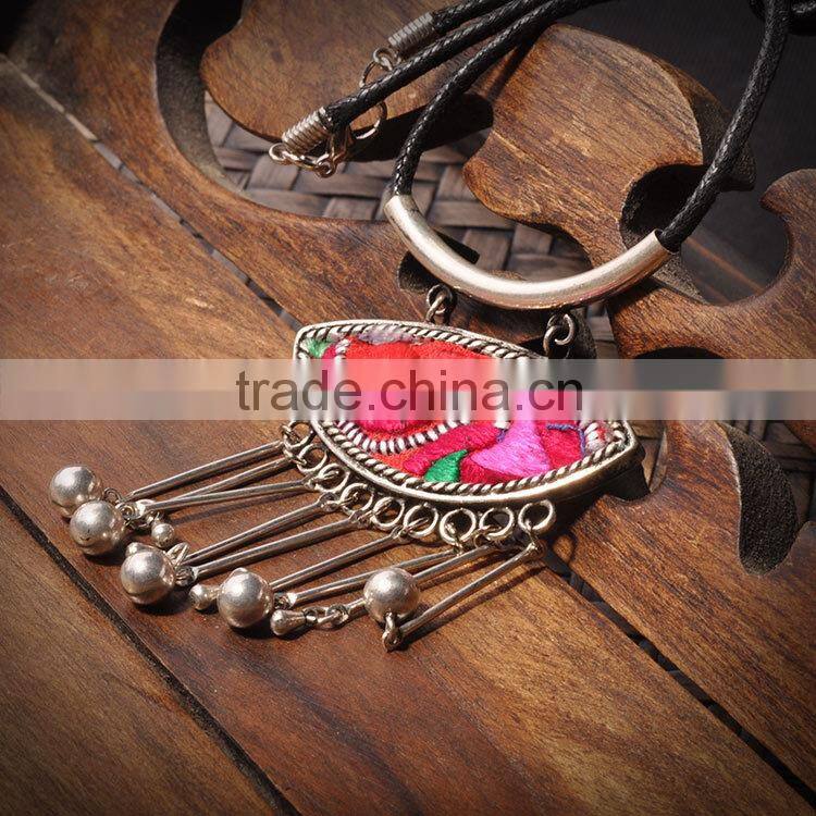 2016 new arrival embroidered necklace national necklace