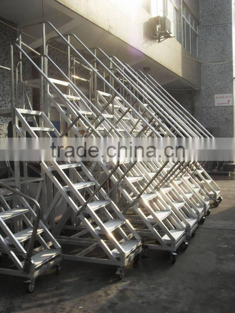 Light weight Aluminum alloy folding ladder, aluminum long ladder