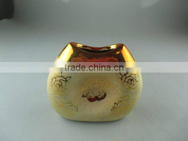 beautiul golden porcelain type vase with flower design