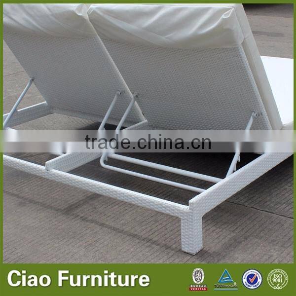 White rattan couple sun lounger with cushion