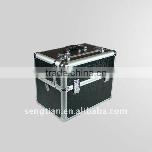 Aluminum Beauty case with silver aluminum frame D2665