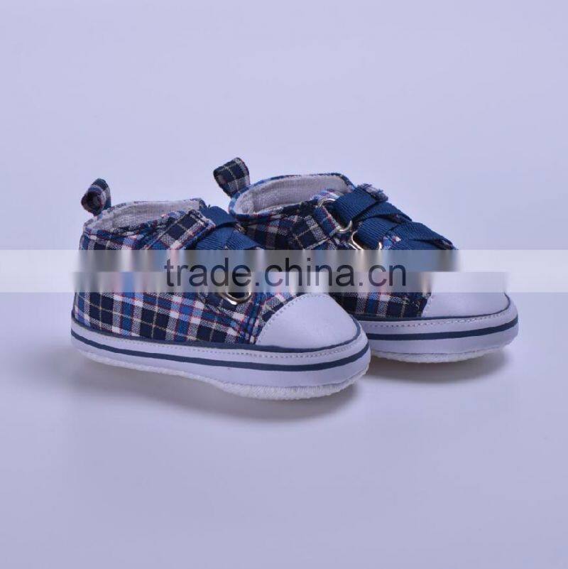 Wholesale plaid sneaker cheap soft sole baby boy shoes