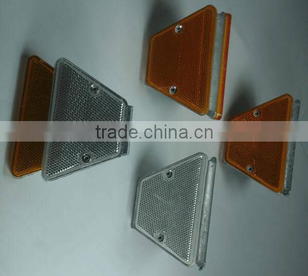Reflective delineator trapezium stand pole outline mark for high way