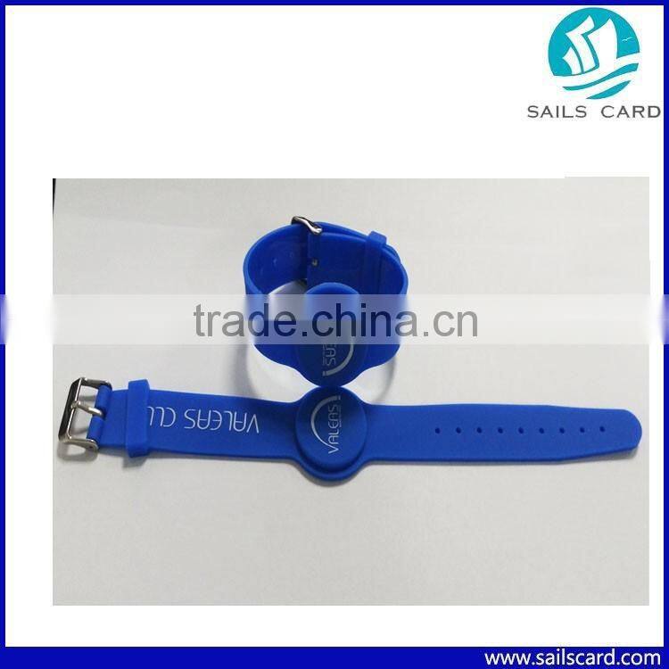 Passive RFID Wristband with UHF and HF chips