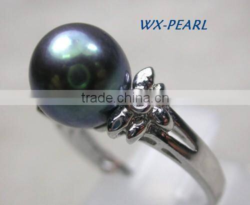 white seawater tihatian pearl ring with gold ring