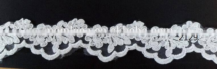 2015 beautiful white chantilly lace from china