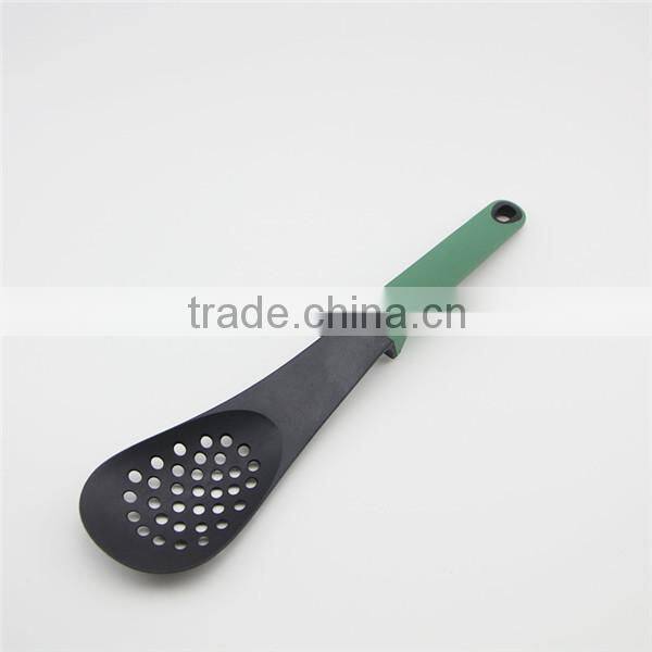 Durable and practical nylon utensils kitchenware set