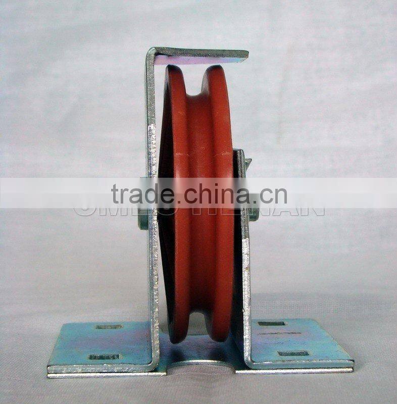 3.5" nylon/plastic pulley with metal bracket vertical composite