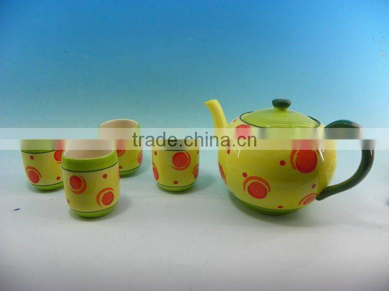 Eco-friendly ceramic mugs and tea cups set