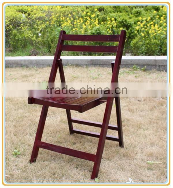 Comfortable wooden folding chair for leisure use