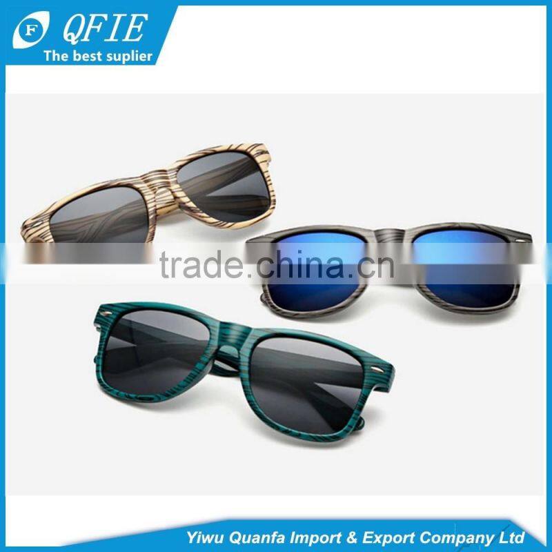 Wholesale fashion wood grain sunglasses with With Logo engraved