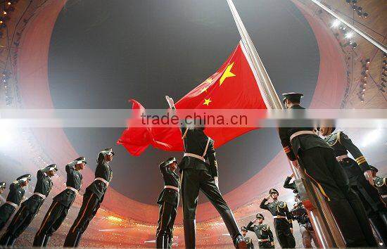 Manual internal halyard tapered flag pole