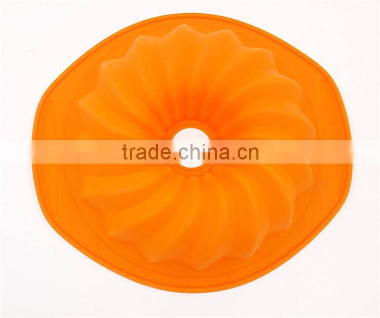 Silicone cake mold with handle