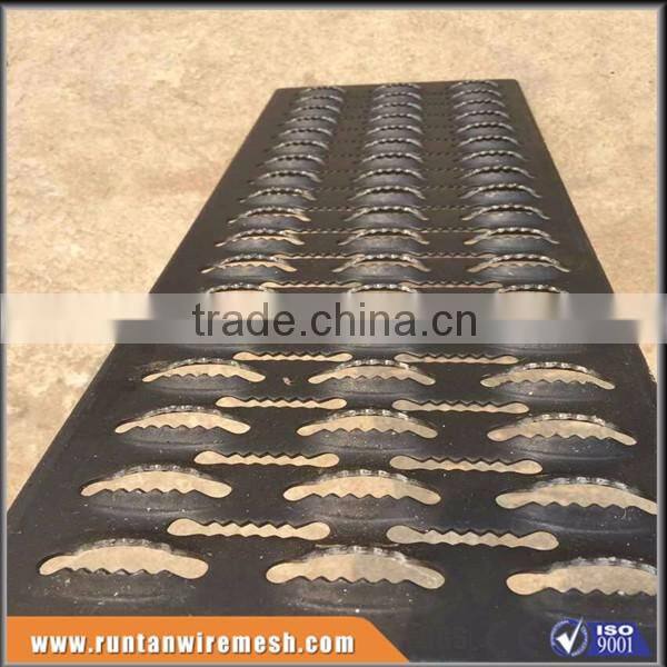 Hot dipped galvanized Diamond perforated grip strut safety grating (Trade Assurance)