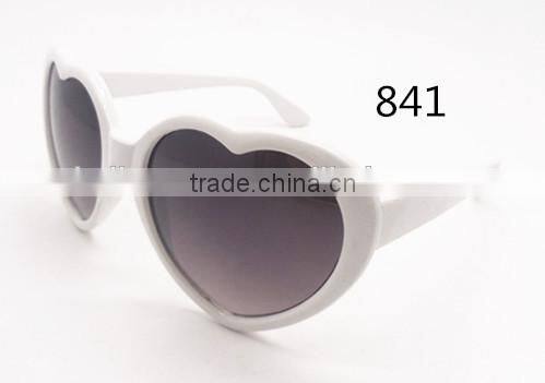 Wholesales Cheapest Simple Plastic Heart Shape Children's Sunglasses