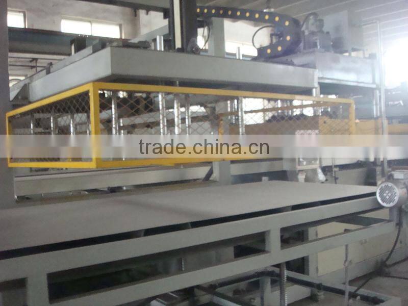 Fast food box fully automatic vacuum forming machine 04