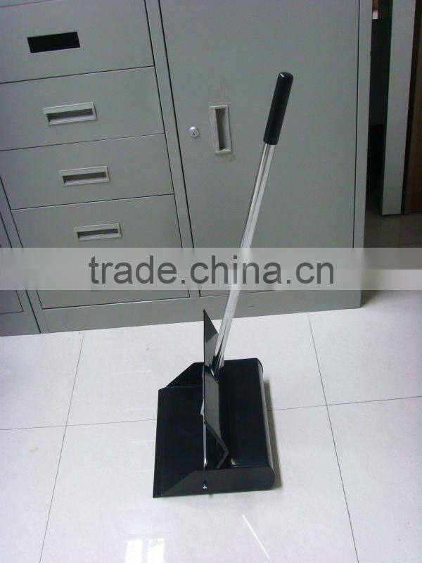 Metal Lobby Dustpan 56302