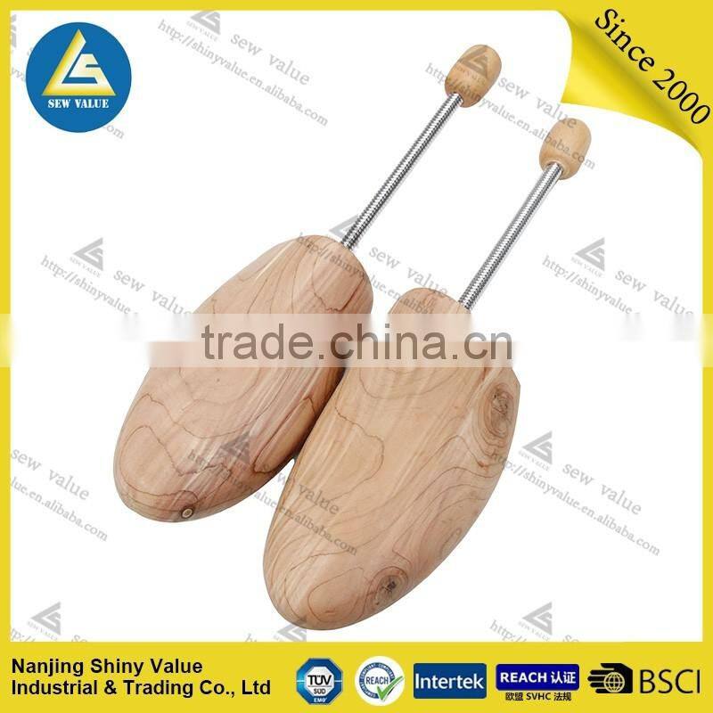 Suitable for men and women shoe tree type wooden shoe stretcher with strong spring