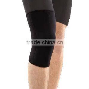 Waterproof and elastic neoprene knee protector