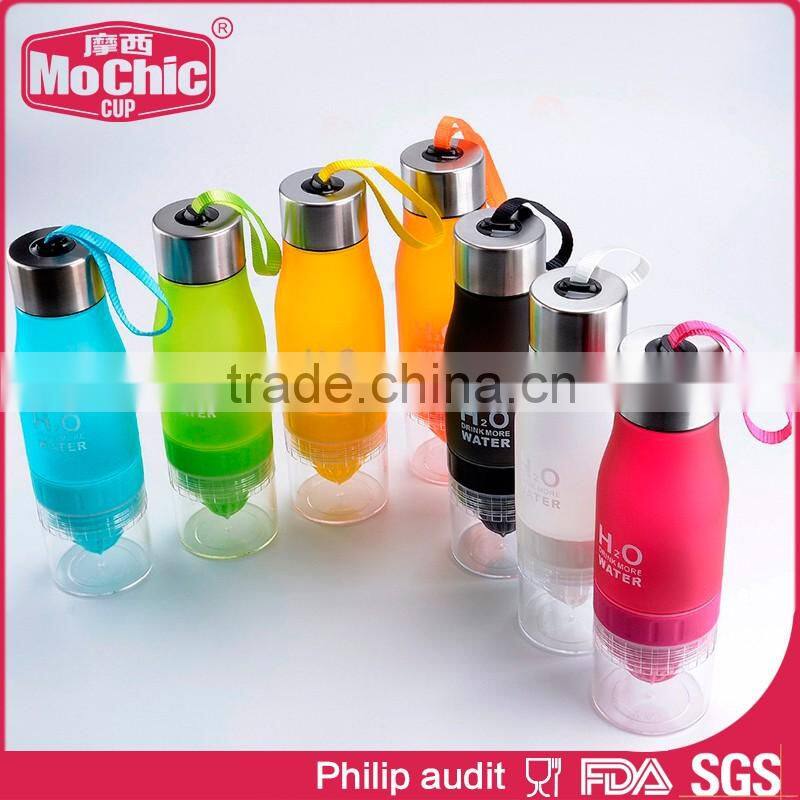 Mochic 360ML/500ML high transparency reusable borosilicate glass bottle with silicone sleeve