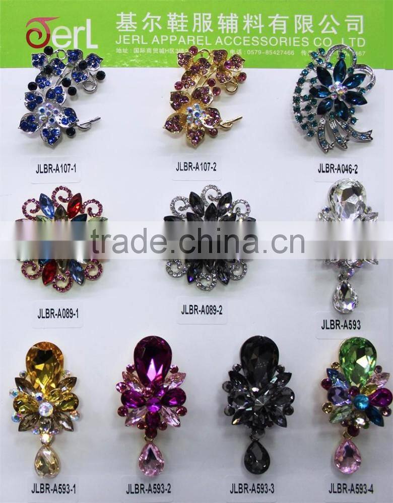 Newest design grape shape rhinestone brooch for silk invitation boxes
