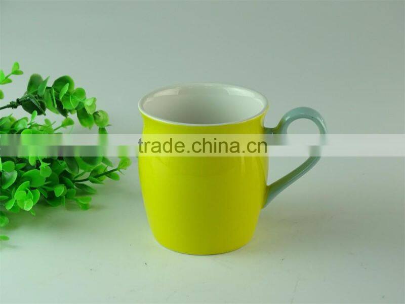 Stocked 350ml colorful glazed ceramic coffee mug/cup with special handle standard for daily use