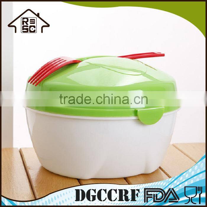 Multifunctional lunch box with folk compartments cutlery set