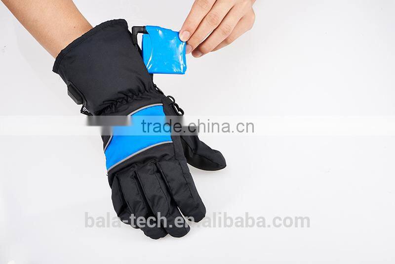 hot gloves make every finger keep warm in the witnter