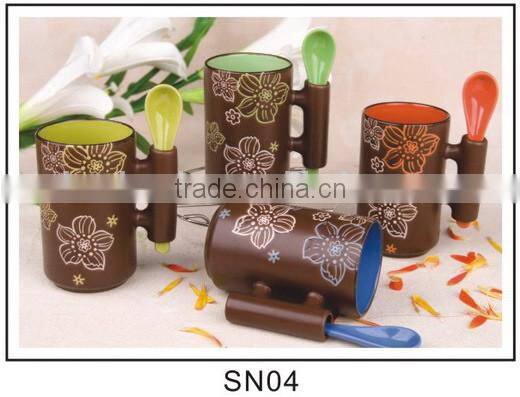 customizable ceramic mug fancy coffee cup with silicone lid wholesale