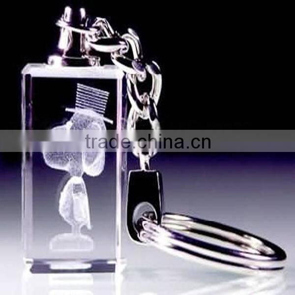 2016 attractive and durable beautiful crystal keychain