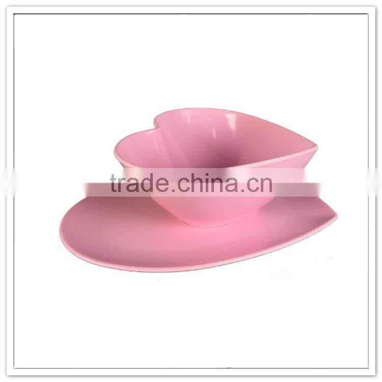 Hot selling cute lovely decorated heart-shaped pink plastic plate and bowl