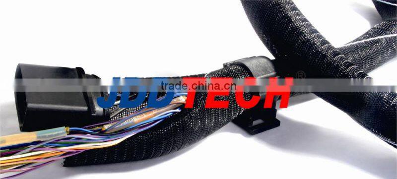 Cable management wrap-Polyester self-closing wrap