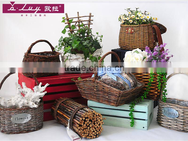 Natural 100% handmade heart-shaped wicker plant basket