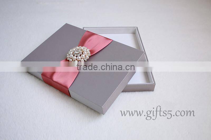 Exclusive wedding invitation boxes in handmade