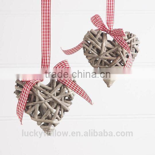 White Wicker Hanging Heart Decoration