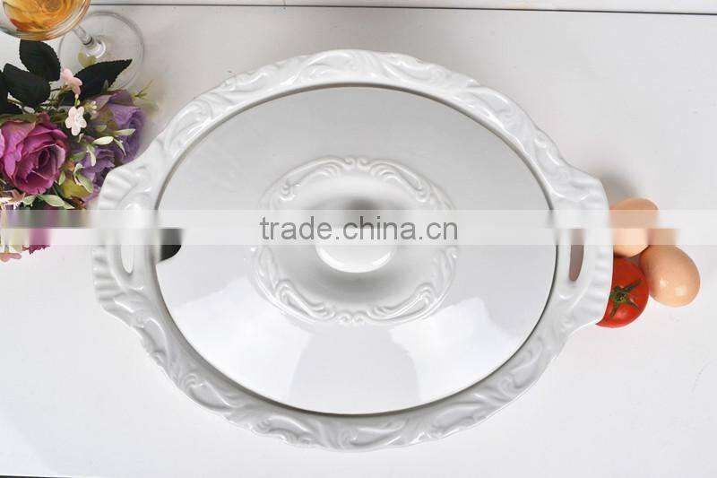 15" Oval porcelain bakeware with lid