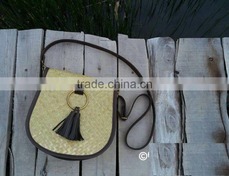 Straw beach bag/ beach tote bag/Pompom beach bag, nice decoration