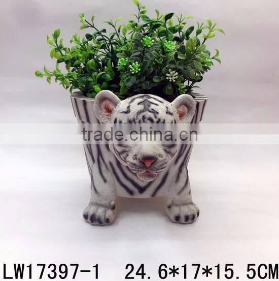 2017 Latest Stylish Polyresin Decoration Cute Tiger Flowerpot Best Art Decor for Garden 2 Colors