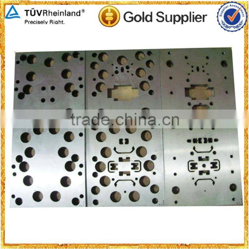 Metal logo mark for handbags