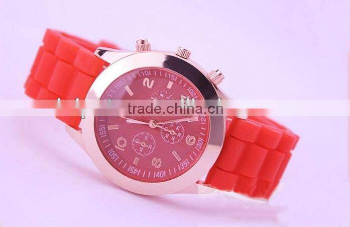 Fashionable round glass quartz movt waterproof wrist watch