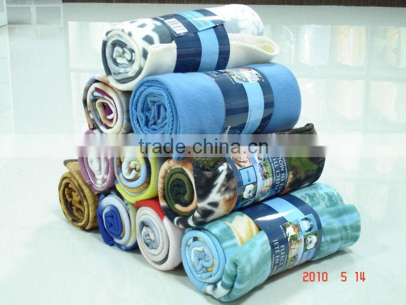 100% polyester knit print fleece throw