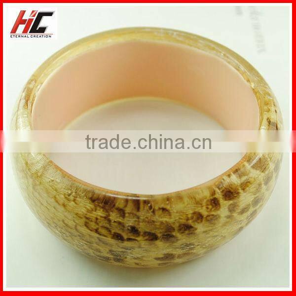 Best Promotion Gift Fashion New Design Polyester Resin Bangle